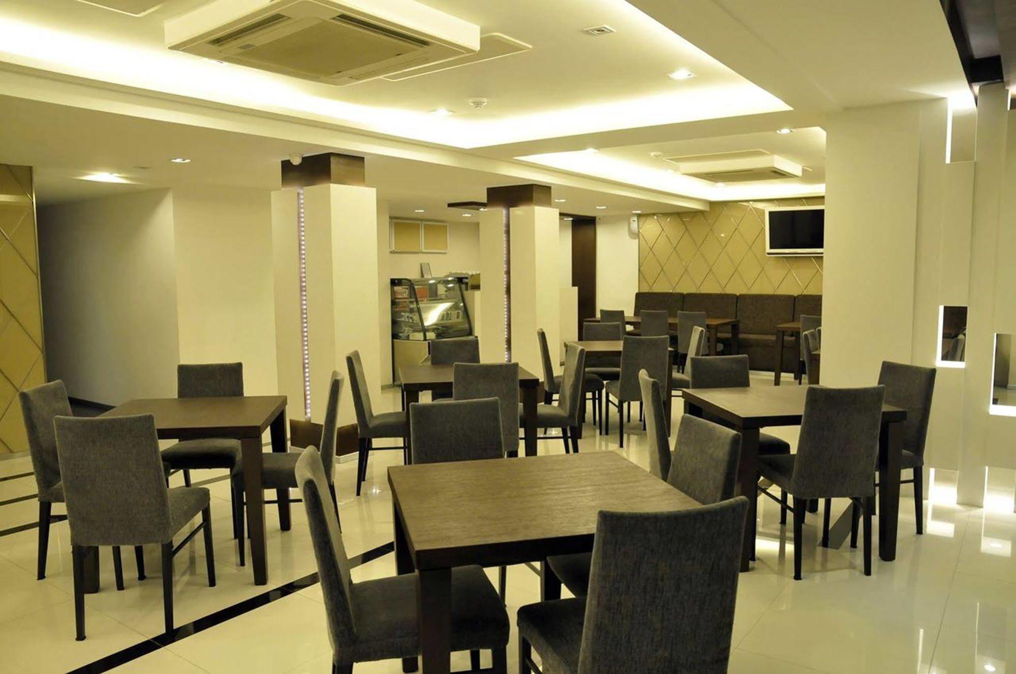 The Moonite Boutique Hotel Бангкок Экстерьер фото