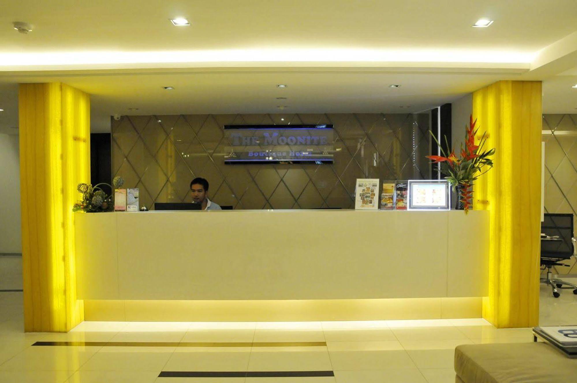 The Moonite Boutique Hotel Бангкок Экстерьер фото