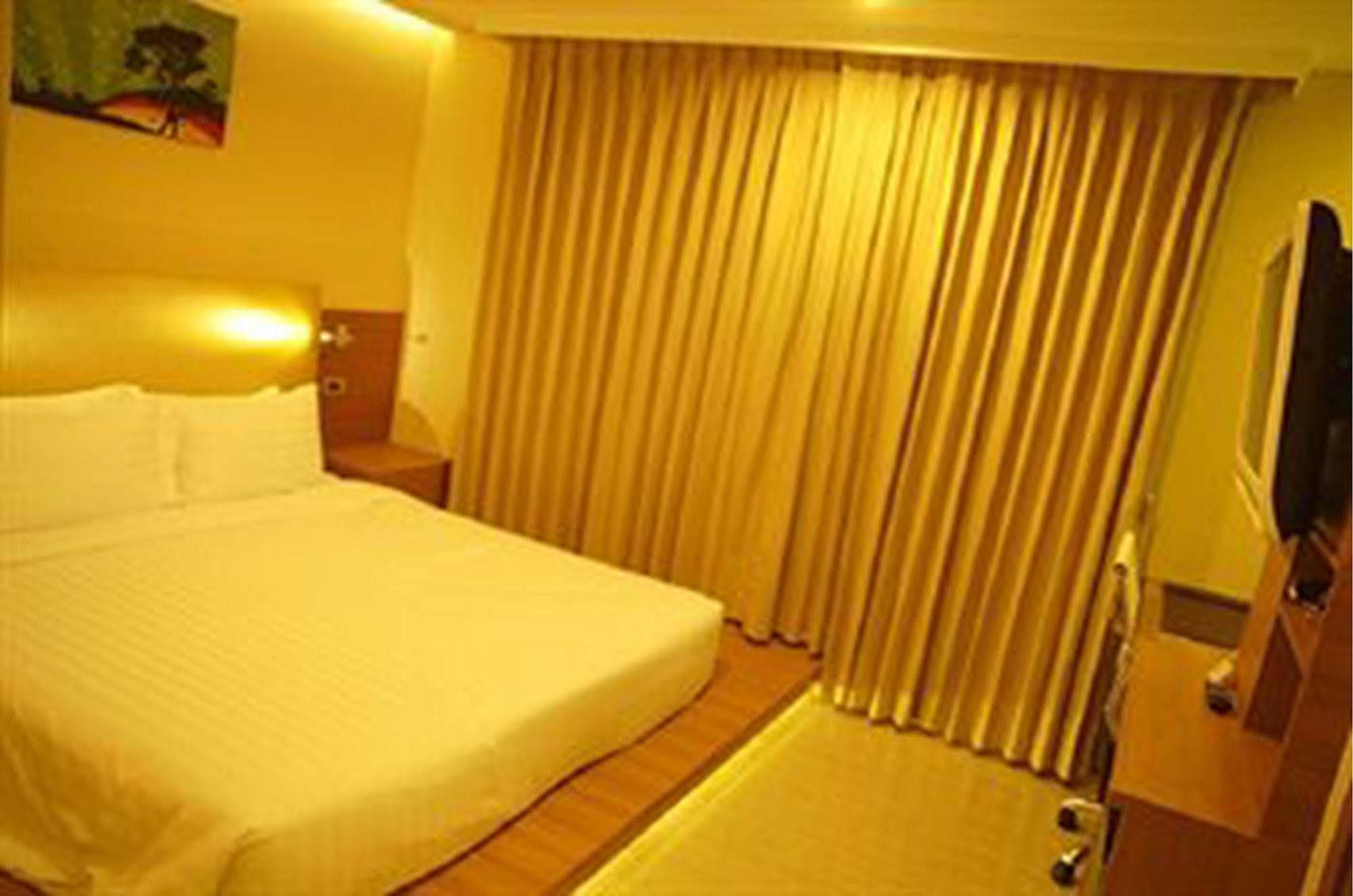 The Moonite Boutique Hotel Бангкок Экстерьер фото