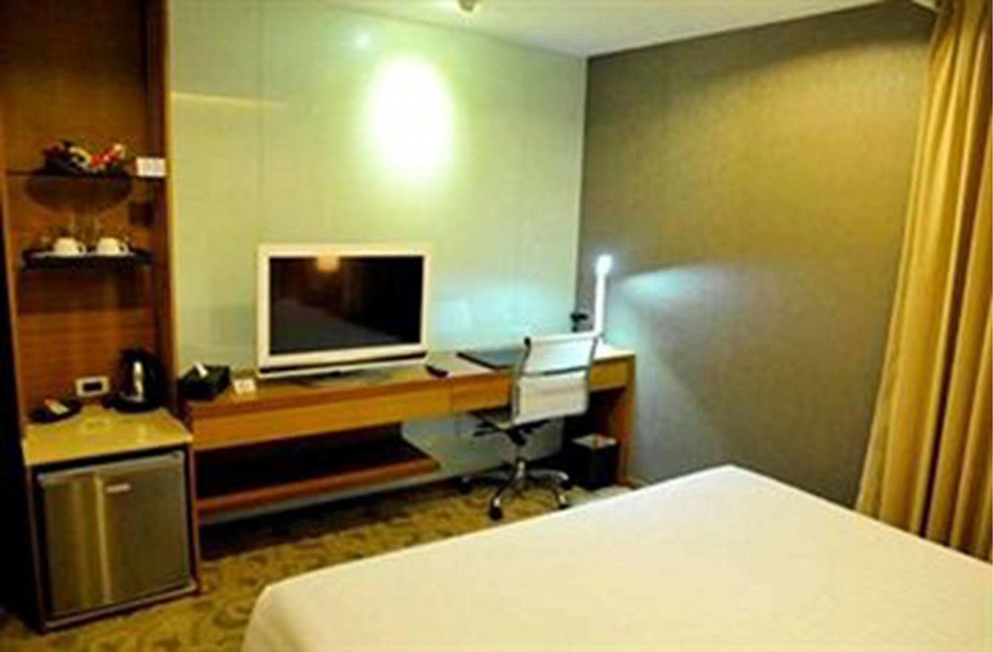 The Moonite Boutique Hotel Бангкок Экстерьер фото