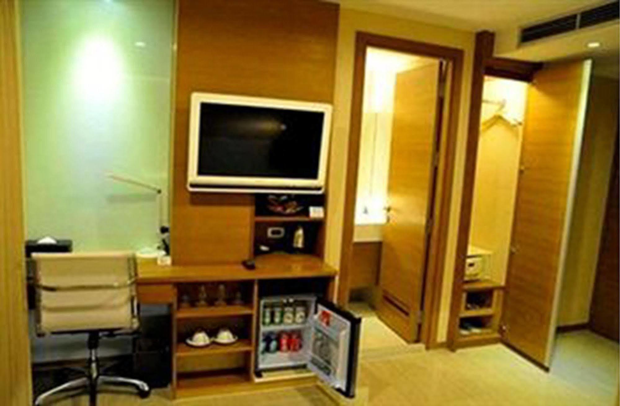The Moonite Boutique Hotel Бангкок Экстерьер фото