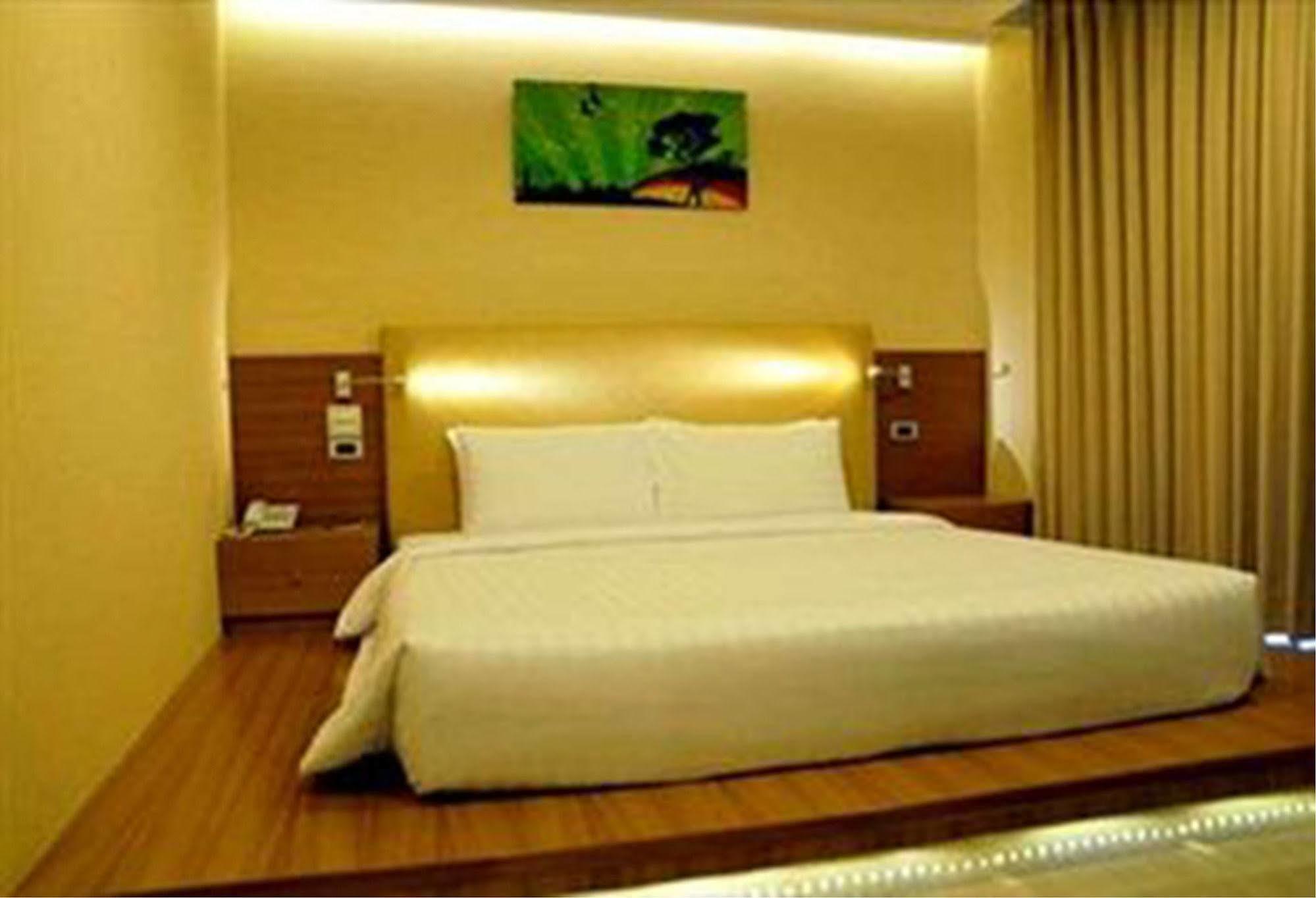 The Moonite Boutique Hotel Бангкок Экстерьер фото